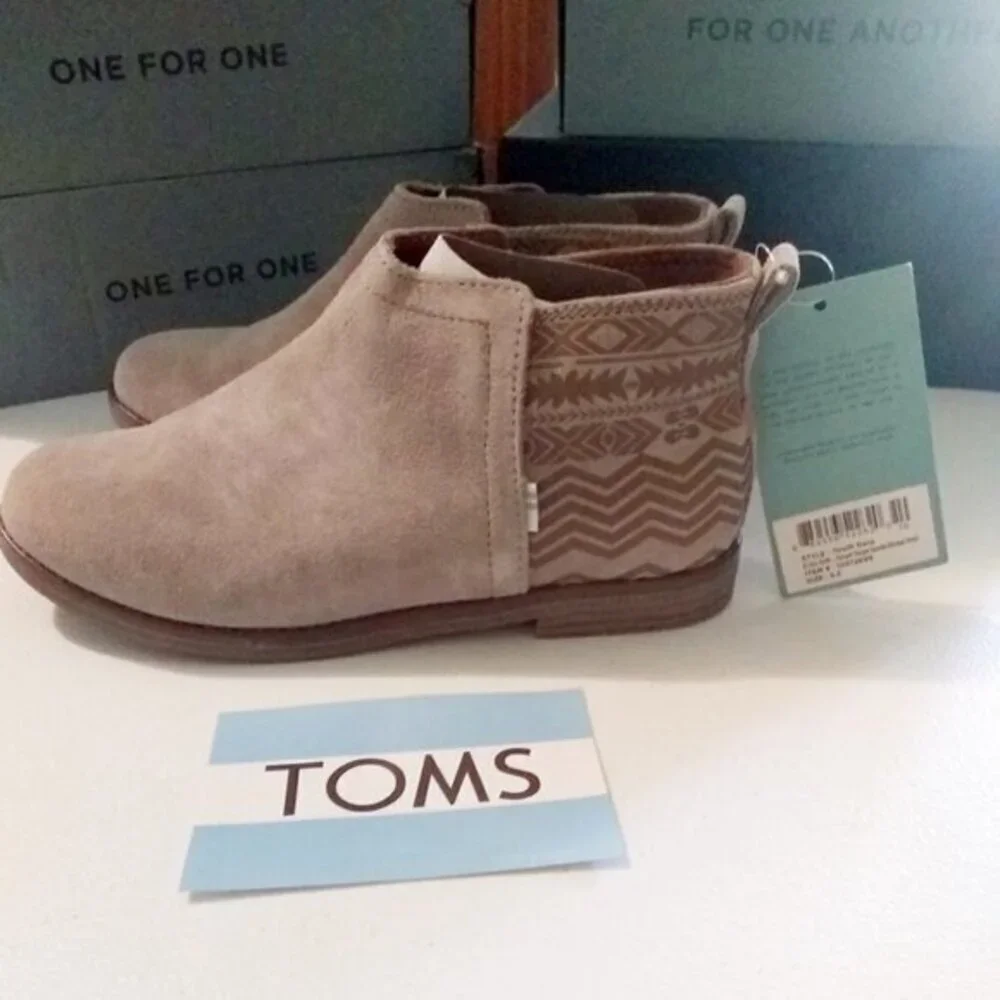NIB Toms Deia Suede Ankle Boots Youth Size 5.5 MSRP $70